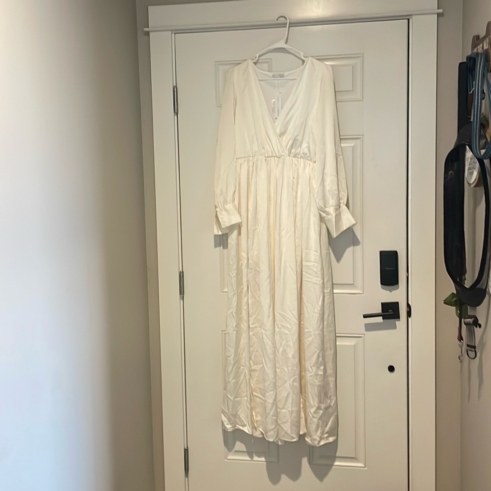 Brand New Baltic Born cream dress. Would be perfect for your bridal shower!
